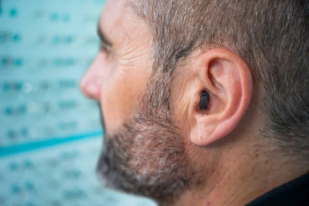 Small hearing aid کوچکترین سمعک : راهنمای جامع انتخاب و خرید سمعکهای نامرئی چرا باید کوچکترین سمعک ها را انتخاب کنیم