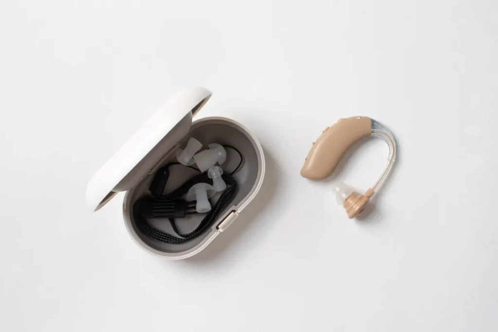hearing aids بررسی جامع خرابی سمعک ؛ دلایل، راهکارها و پیشگیری دلایل خرابی سمعک