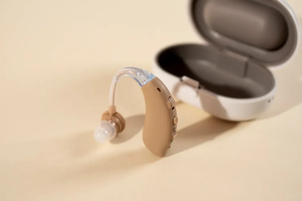hearing aids case بررسی جامع خرابی سمعک ؛ دلایل، راهکارها و پیشگیری پیشگیری از خرابی سمعک