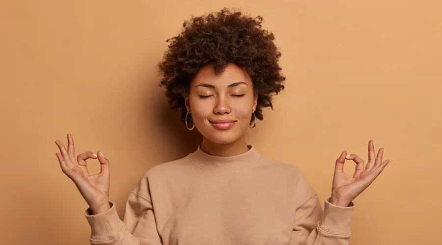 hearing health mindfulness practice پیشگیری از کم شنوایی با مدیتیشن : راهی علمی و طبیعی برای حفظ سلامت شنوایی تمرین mindfulness در محیط آرام و ساکت برای پیشگیری از کم شنوایی