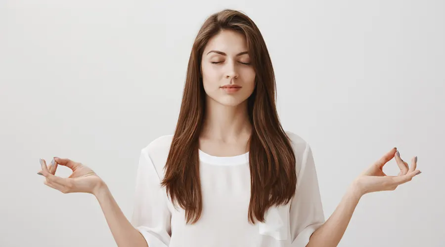 silent meditation for hearing پیشگیری از کم شنوایی با مدیتیشن : راهی علمی و طبیعی برای حفظ سلامت شنوایی فضای یوگا و مراقبه برای محافظت از شنوایی